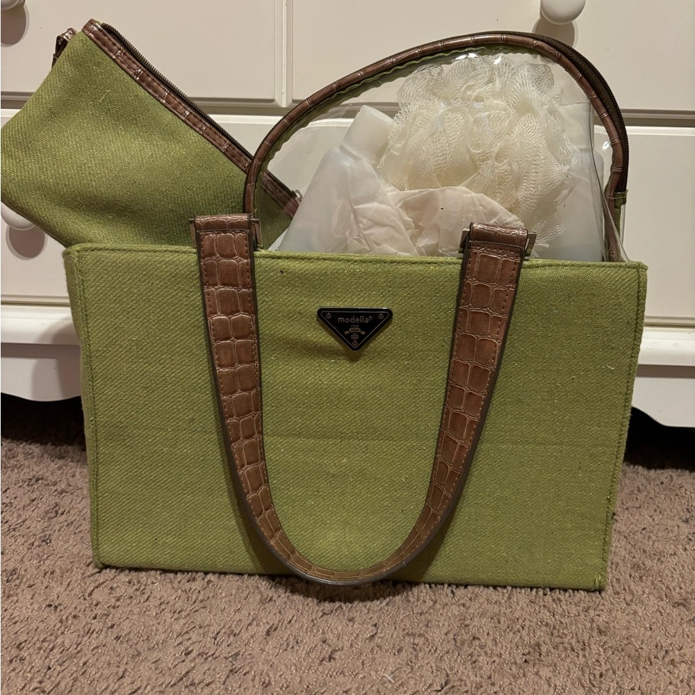 Modella 3in1 overnight bag, wristlet and clear clutch.Nwot.